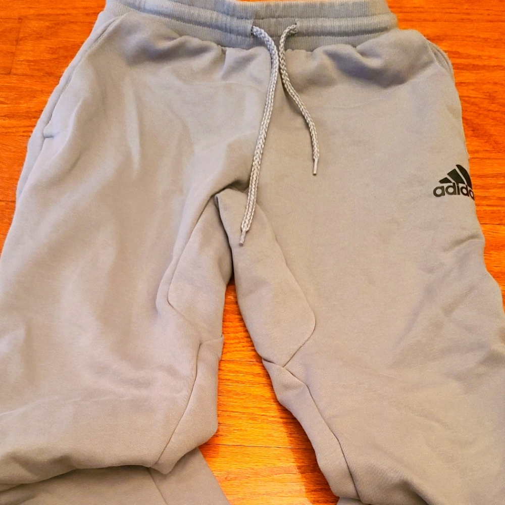 Boys Adidas Joggers in Grey Size Small